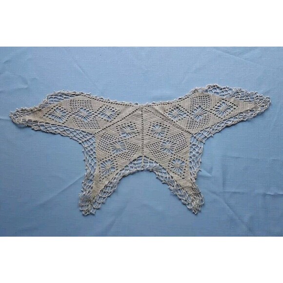 Vintage Doilies Set of 4 Embroidered Embroidery Tatted Crochet - Picture 2 of 4